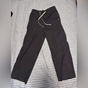 Vuori Women's Charcoal Grey Capris